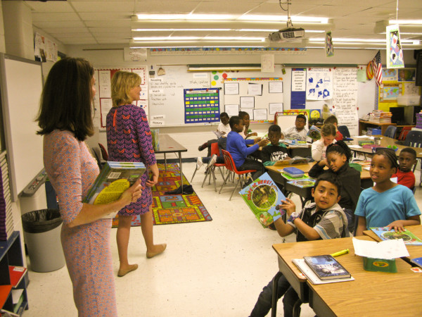Sally Dickinson (left) and Laura Vaughan (right) from the Barrier Island Center discuss whimbrel migration and the Eastern Shore with students from Pungoteague Elementary School. Photo by Bryan Watts.